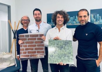 INNOVATION: RECYCLABLE GRAPHIC COVER FOR SOLAR PANELS TO BOOST OUTDOOR ADVERTISING ET ALL